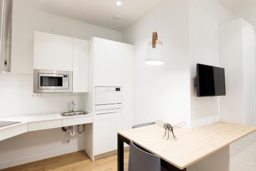 Antique Pamplona Tres Reyes Apartments