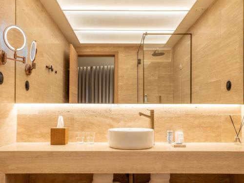 Browns Avenue Hotel